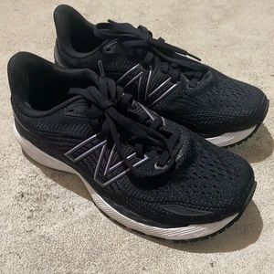 New Balance Women’s Black Fresh Foam 860v12 Sneakers